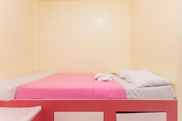 Bambooze Hauz Hotel Balabag  Bilik gambar